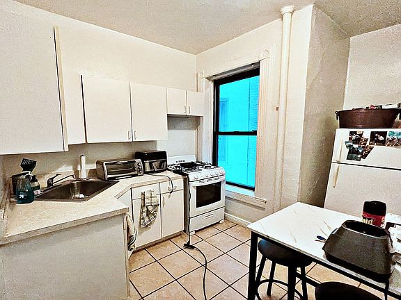 2nd image of 41 W 64th St APT 3C