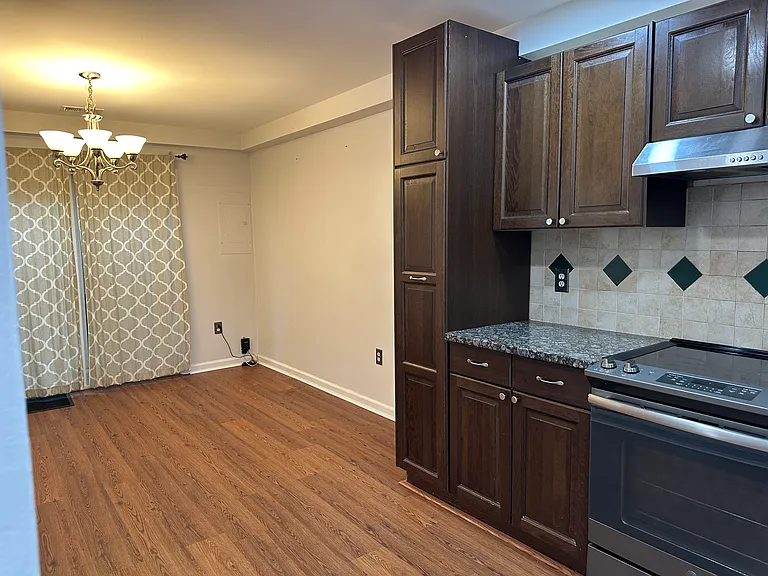 7650 Woodbine Dr — Photo 12