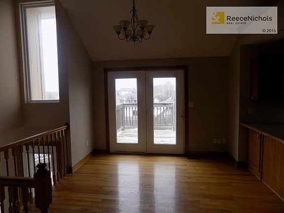 4th image of 707 SW Hillside Ct