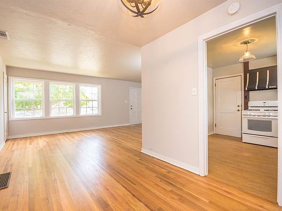 5th image of 5621 35th Ave