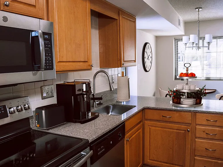 La Maison Apartments — Photo 18
