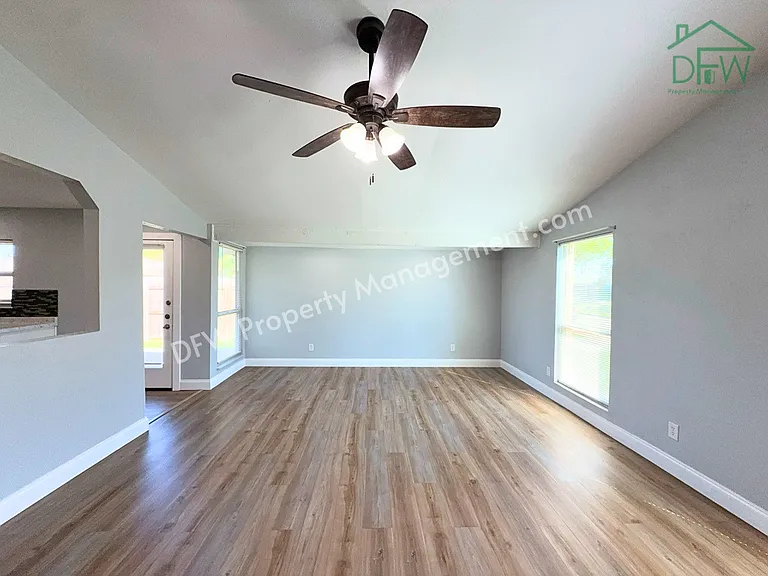 8917 Vernon Dr — Photo 4