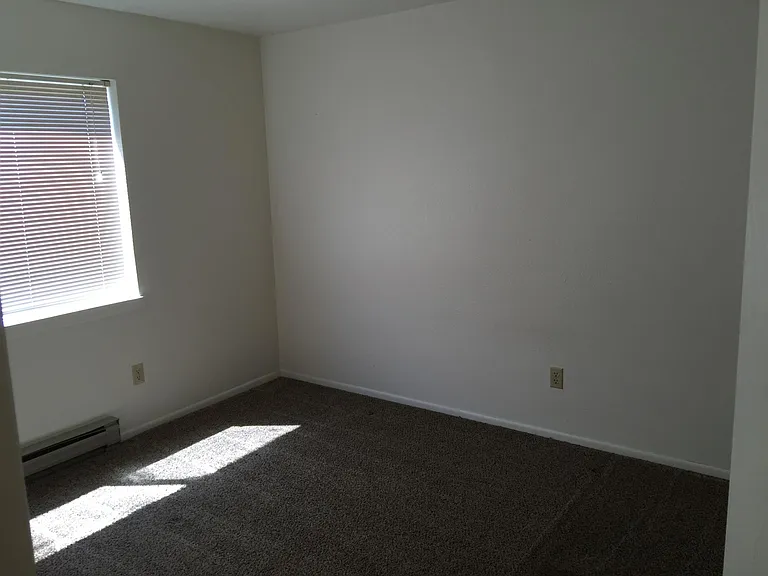 921 SE Klemgard St #F6 — Photo 8