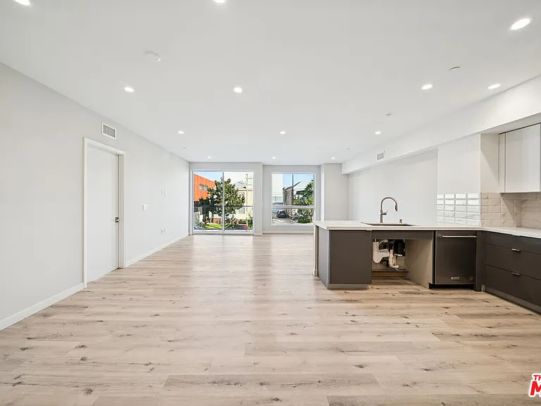 1051 S Corning St #501 — Photo 9