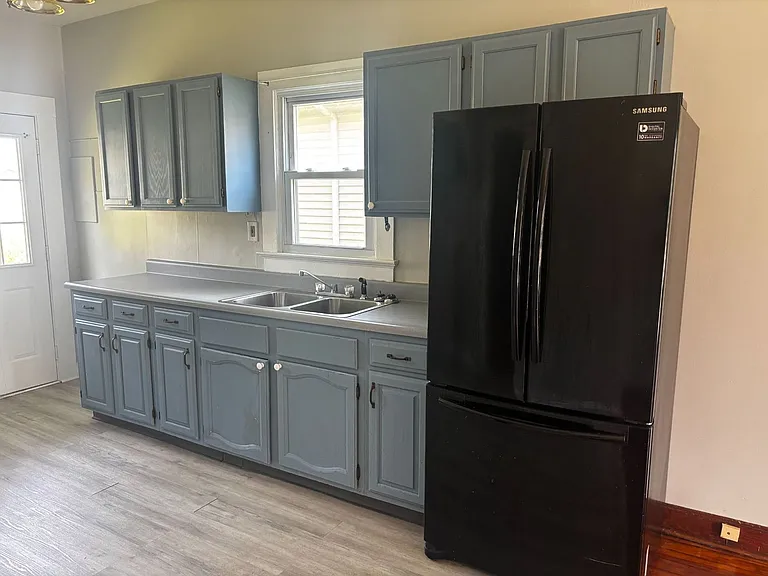 422 Wedeking Ave — Photo 3