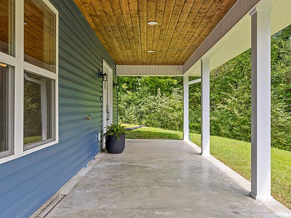 3rd image of 2323 Lyons Ln