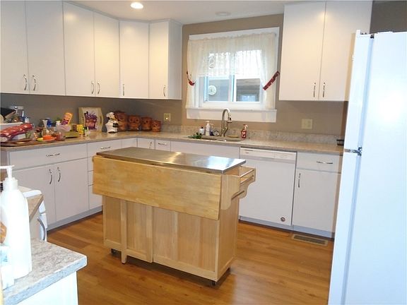 2nd image of 269 Grand St