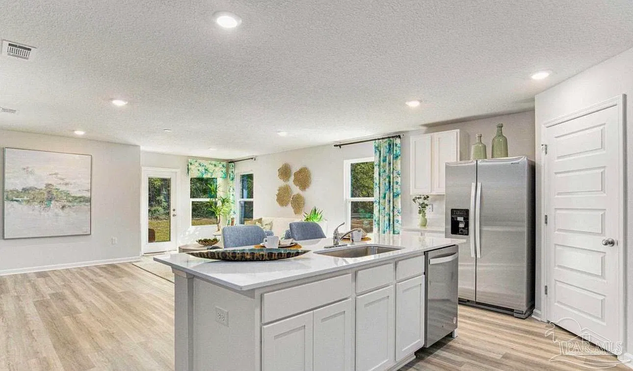 5 bed, 2018 sqft, $2,600 — Photo 4
