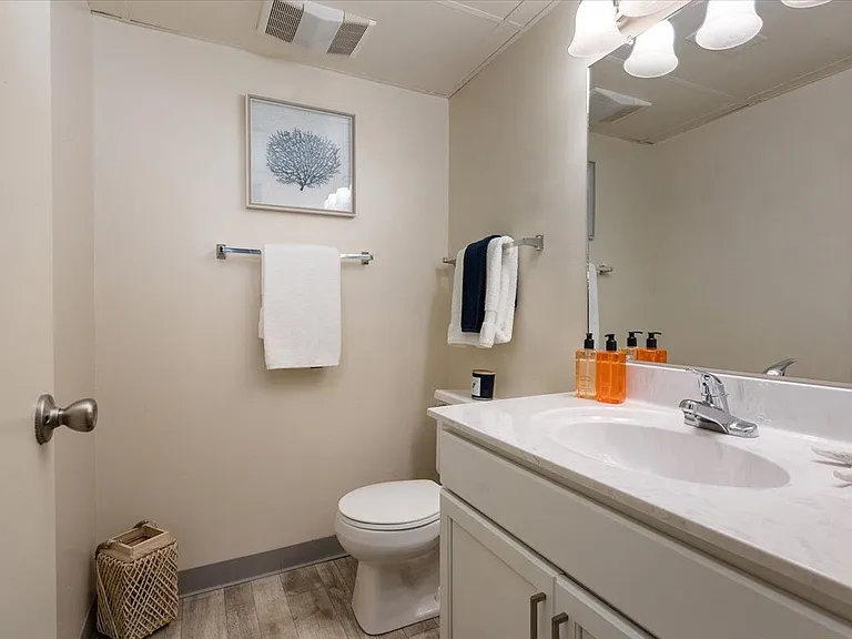 Parkwood Apartments — Photo 16