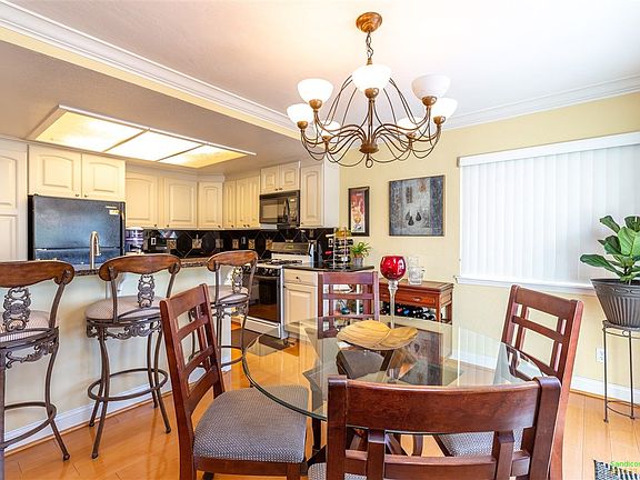 5th image of 383 N Melrose Dr Unit F