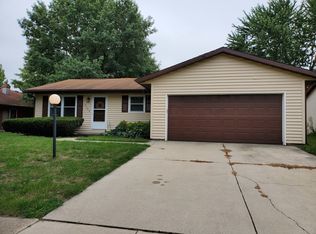 2103 Clover Ct W, Champaign, IL 61821