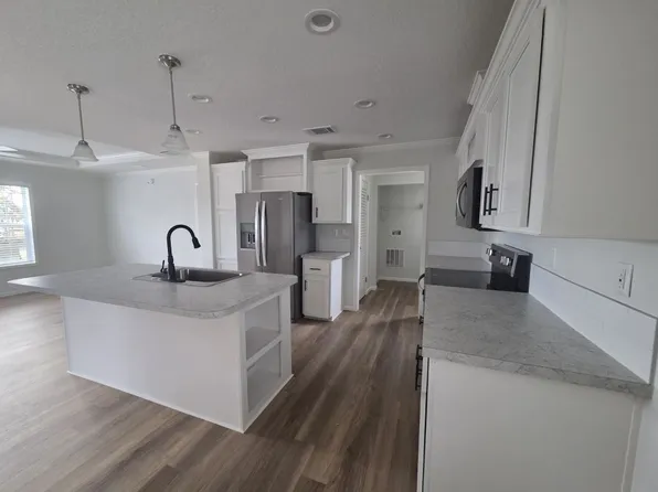 134 Hibiscus Dr #50, Leesburg, FL 34788