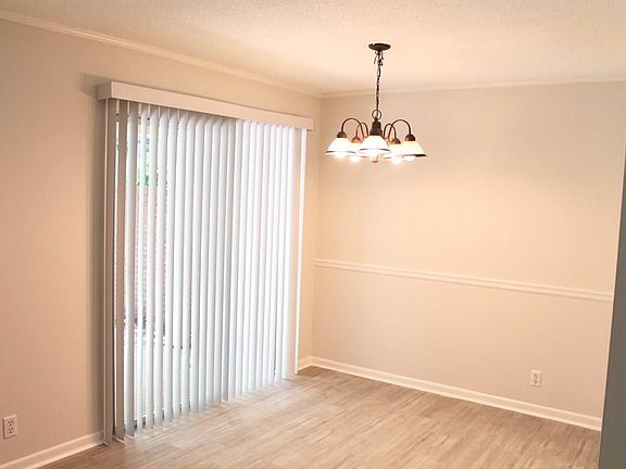 3rd image of 800 Mallery St APT 23