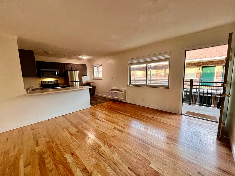 2 bed, 1.0 bath, 660 sqft, $1,650 — Photo 3