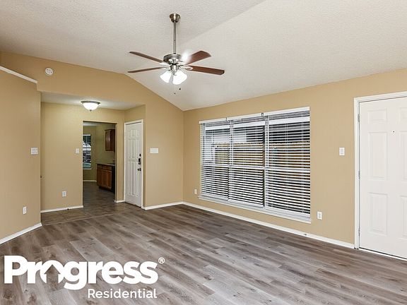 3rd image of 1113 Sandalwood Dr