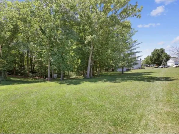 588 Mahogany Dr, Foristell, MO 63348