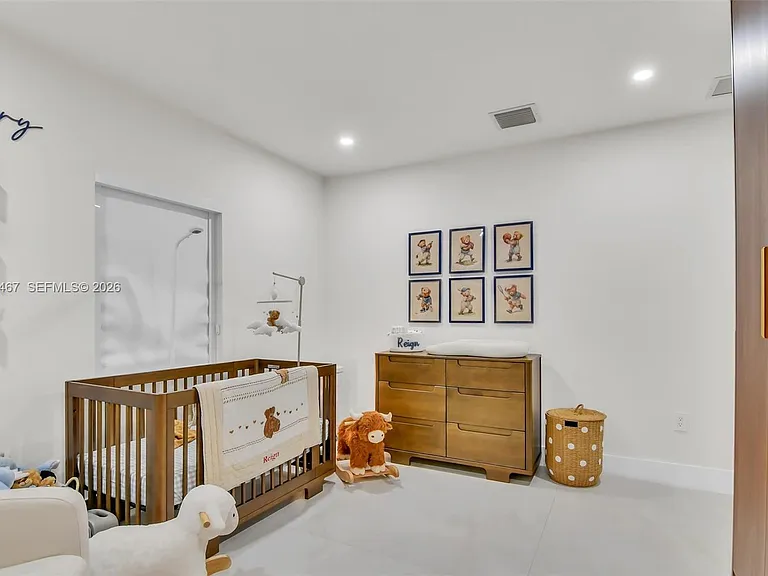 241 W 48th St — Photo 25