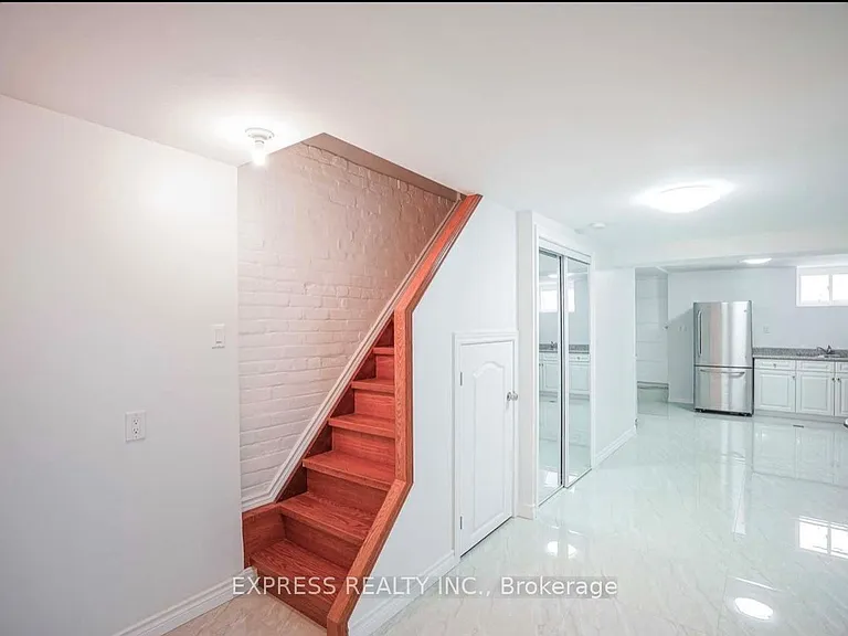 932 Ossington Ave #LOWER — Photo 6