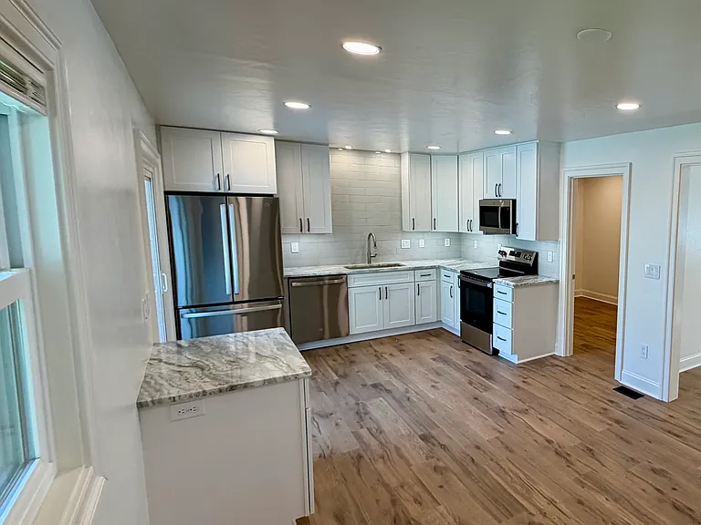 329 Ronald Dr — Photo 2