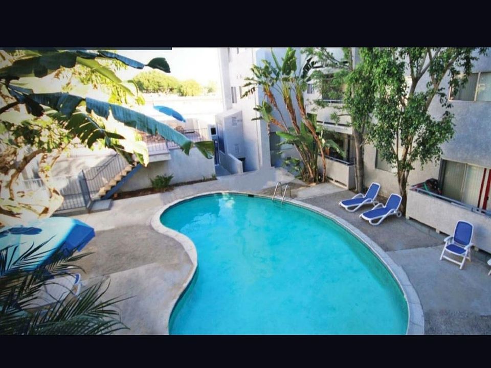 1st image of 13951 Moorpark St #210