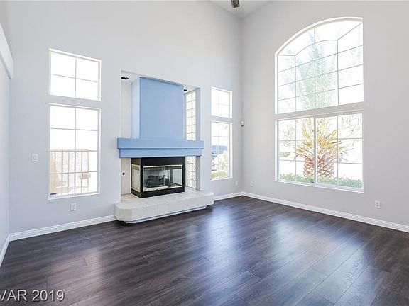 3rd image of 8777 Autumn Wreath Ave