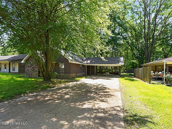 3rd image of 4827 Cottonwood Ln