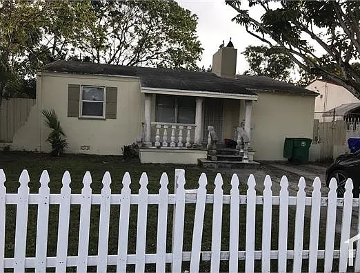 4 bed, 1400 sqft, $3,288 — Photo 1