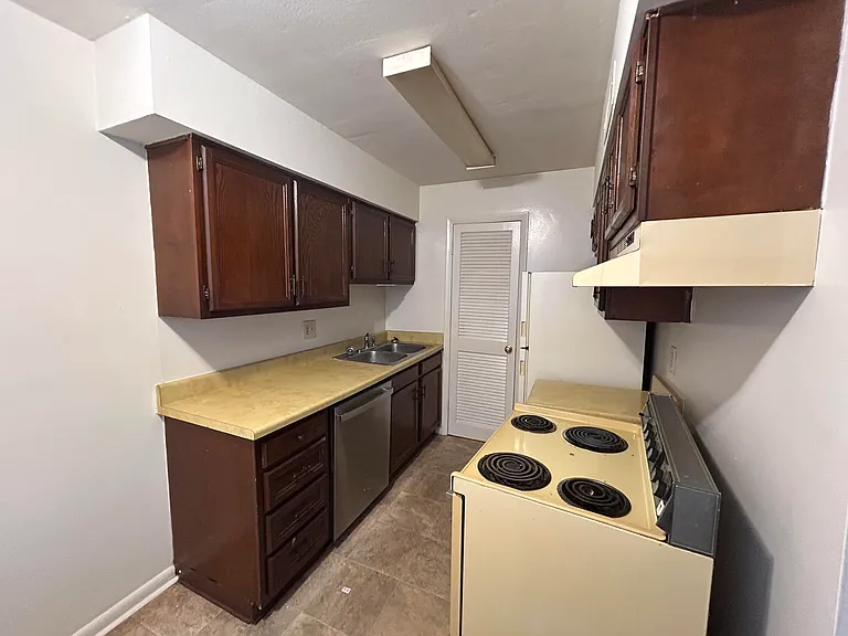 104 Hounds Chase Ln SW #6 — Photo 4