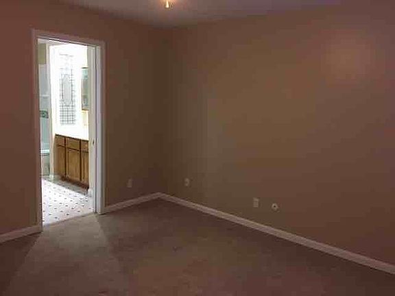 5th image of 1582 Jefferson Ave