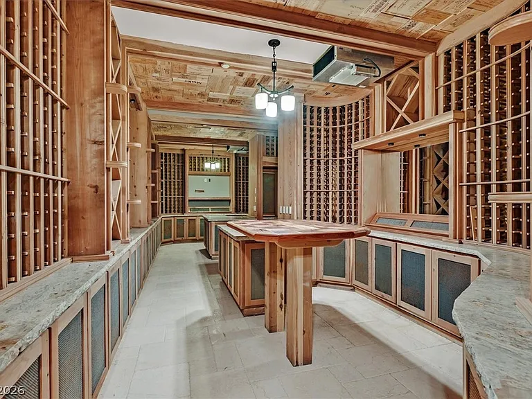 8 Rue Mediterra Dr — Photo 25