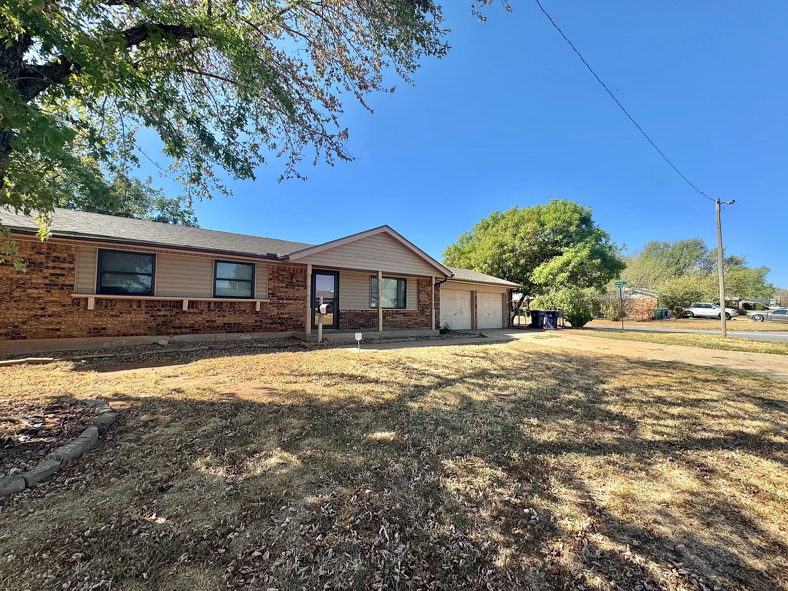 3 bed, 1.5 bath, 1072 sqft, $1,425 — Photo 2