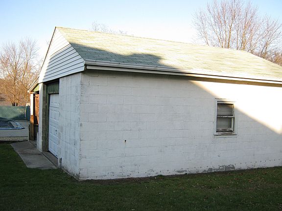 separate Garage & carport