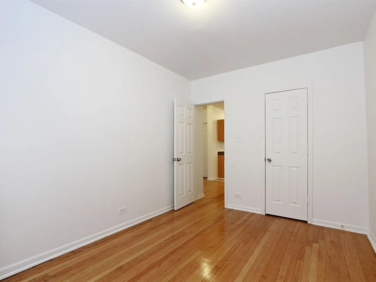 7653 S Loomis — Photo 4