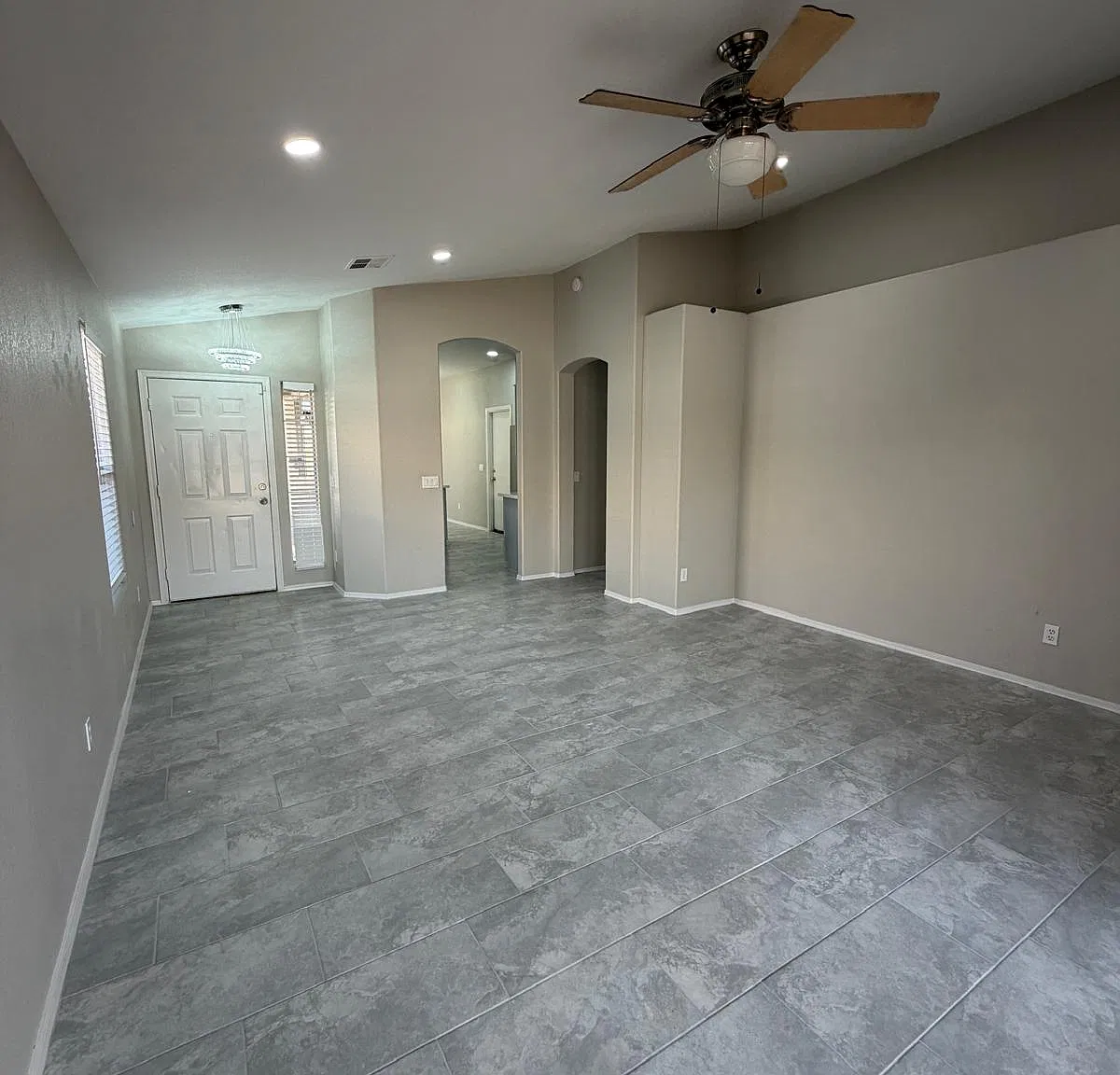 3 bed, 1315 sqft, $2,300 — Photo 4