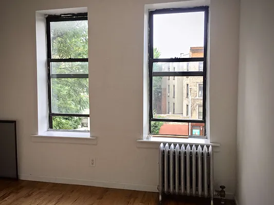 Rented by Albert Attias, LREB | media 11