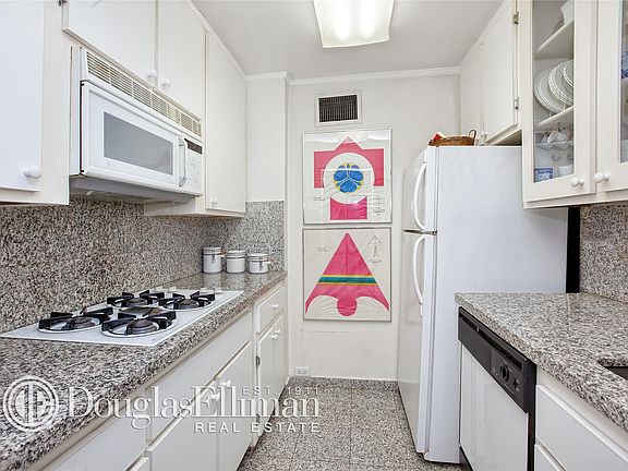 4th image of 118 E 60th St APT 14F