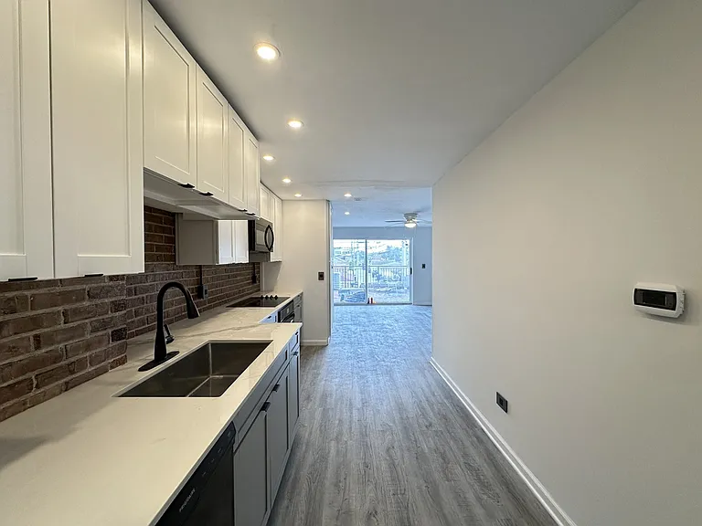 5947 W Montrose Ave #2R — Photo 18