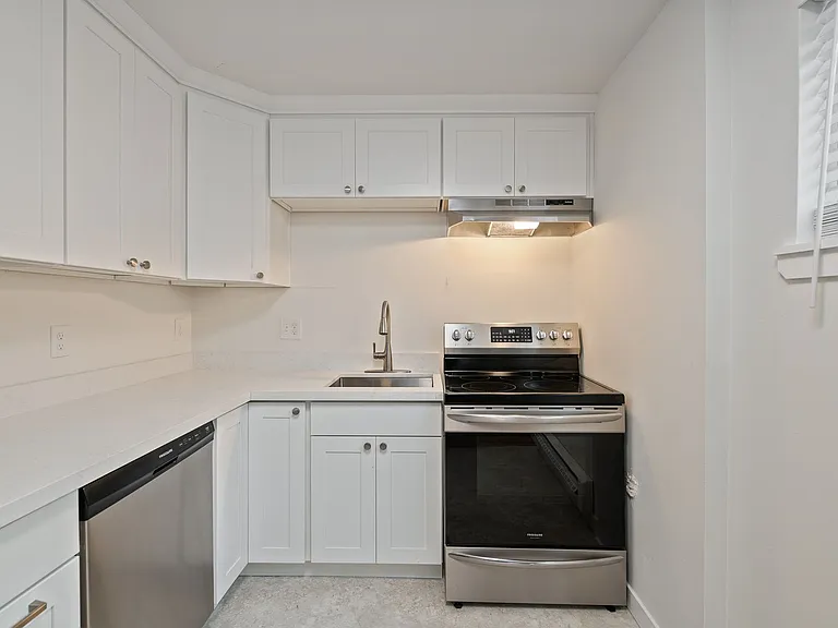Loyal Heights Apartments — Photo 6