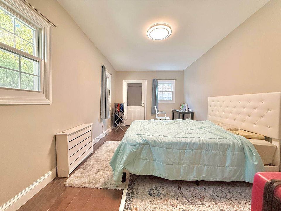 1st image of 416 Suydam St APT 1L