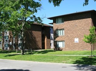 906 S Locust St, Champaign, IL 61820