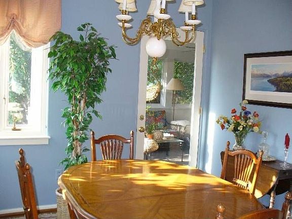 3rd image of 2528 Saratoga Dr