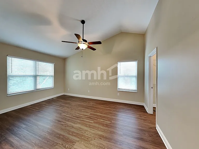 270 Huntington Dr — Photo 11