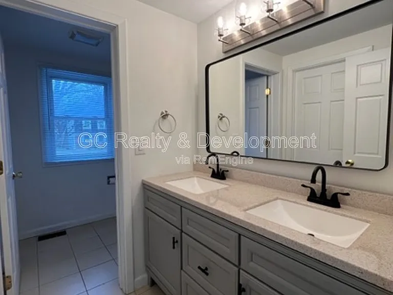 231 Ridgefield Ln — Photo 17