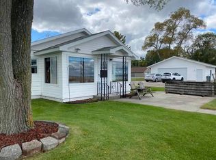 132 Jefferson Ave, Houghton Lake, MI 48629