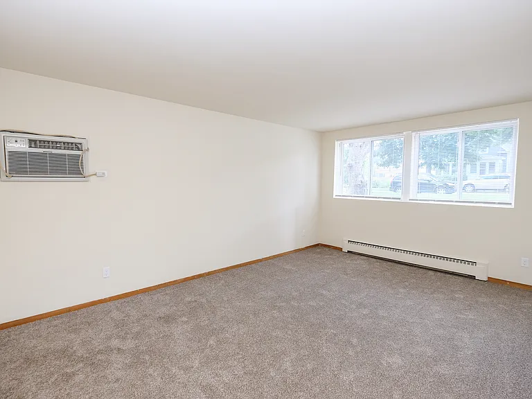Pleasant Ave Apartments — Photo 13