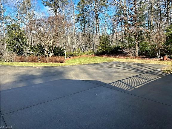 3rd image of 450 Skyview Ln