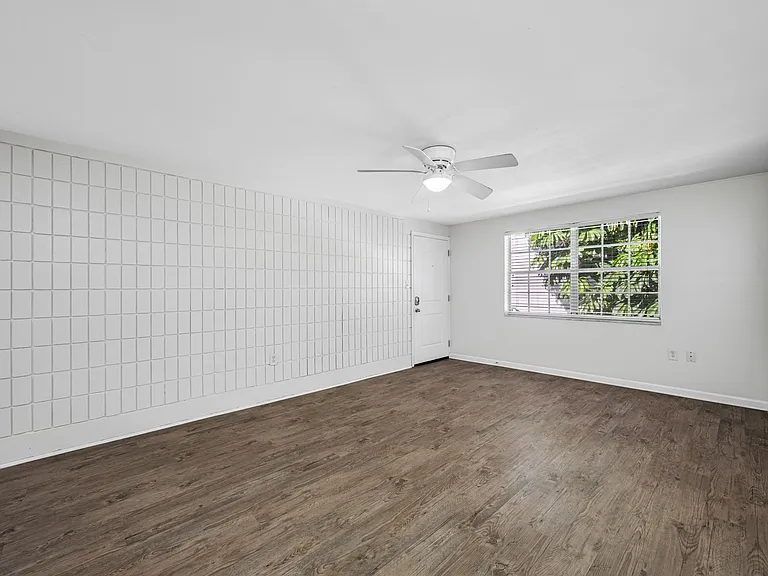 3211 W De Leon St — Photo 3