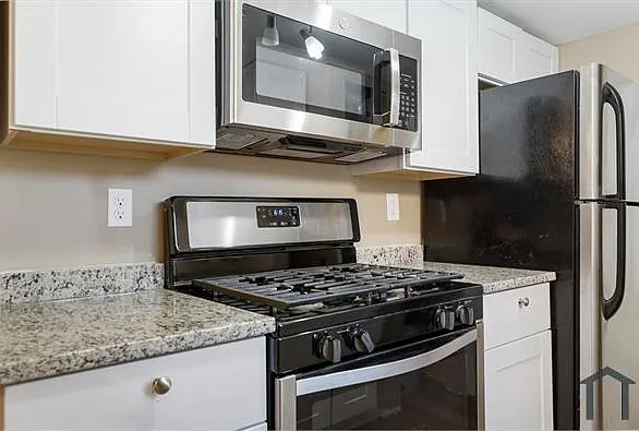 424 S Eden St — Photo 8