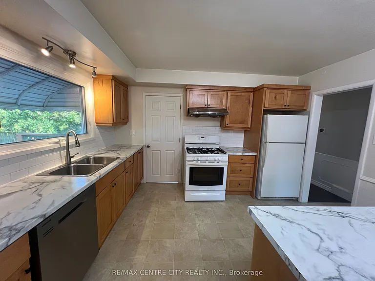 74 Brentwood Cres — Photo 14