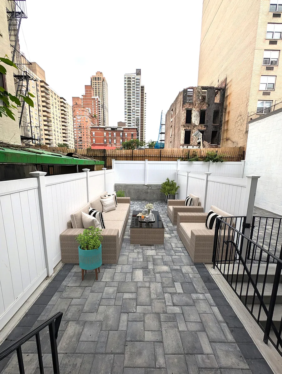Photo 2 of 16 - 354 E 87th St #1E - Manhattan, NY Building Photo - 354 E 87th St #1E